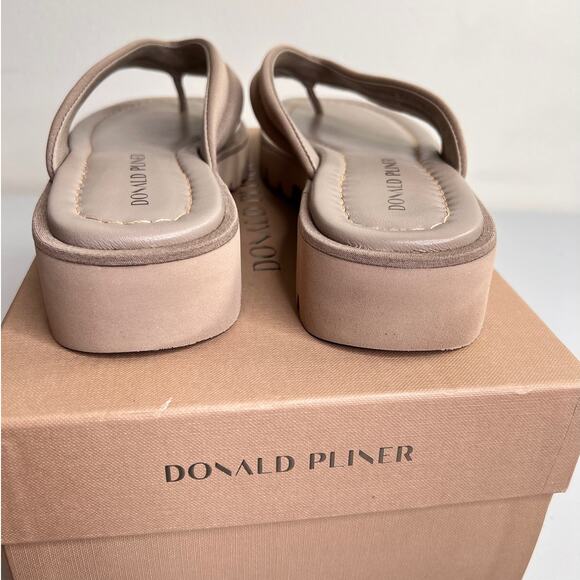Donald Pliner Barbera Crepe Elastic Light Taupe Lug Sole Thong Flip Flops W 7.5 - Picture 4 of 12